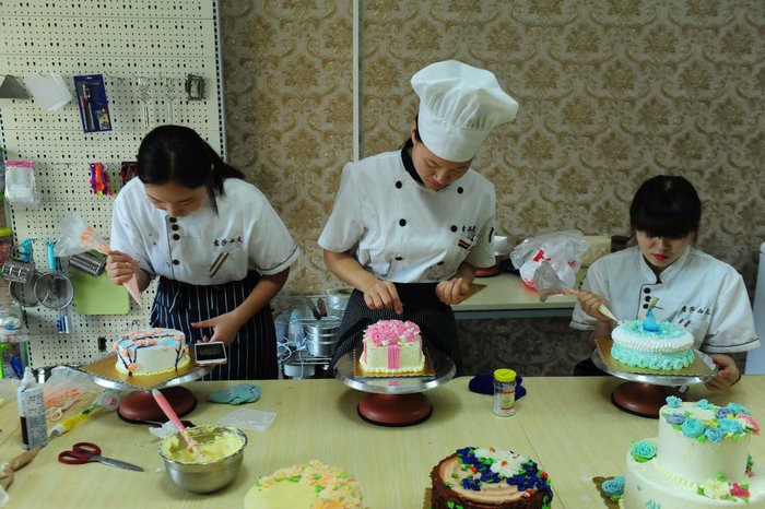 2、西点烘焙及蛋糕培训学校：国内哪家蛋糕培训学校排名比较好？ 